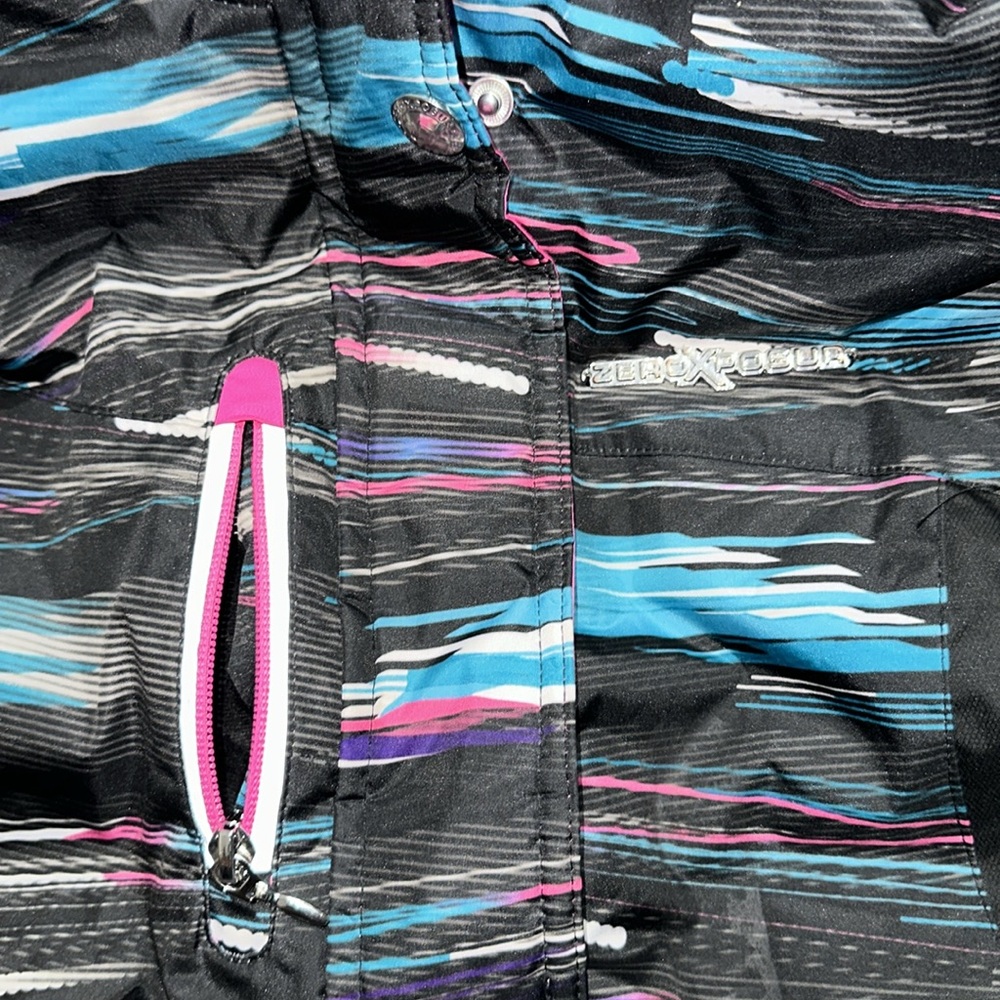 ZEROXPOSUR: GIRLS BLACK/MULTICOLOR STRIPE  PUFFER COAT. Size 10-12 Medium. - Picture 5 of 14